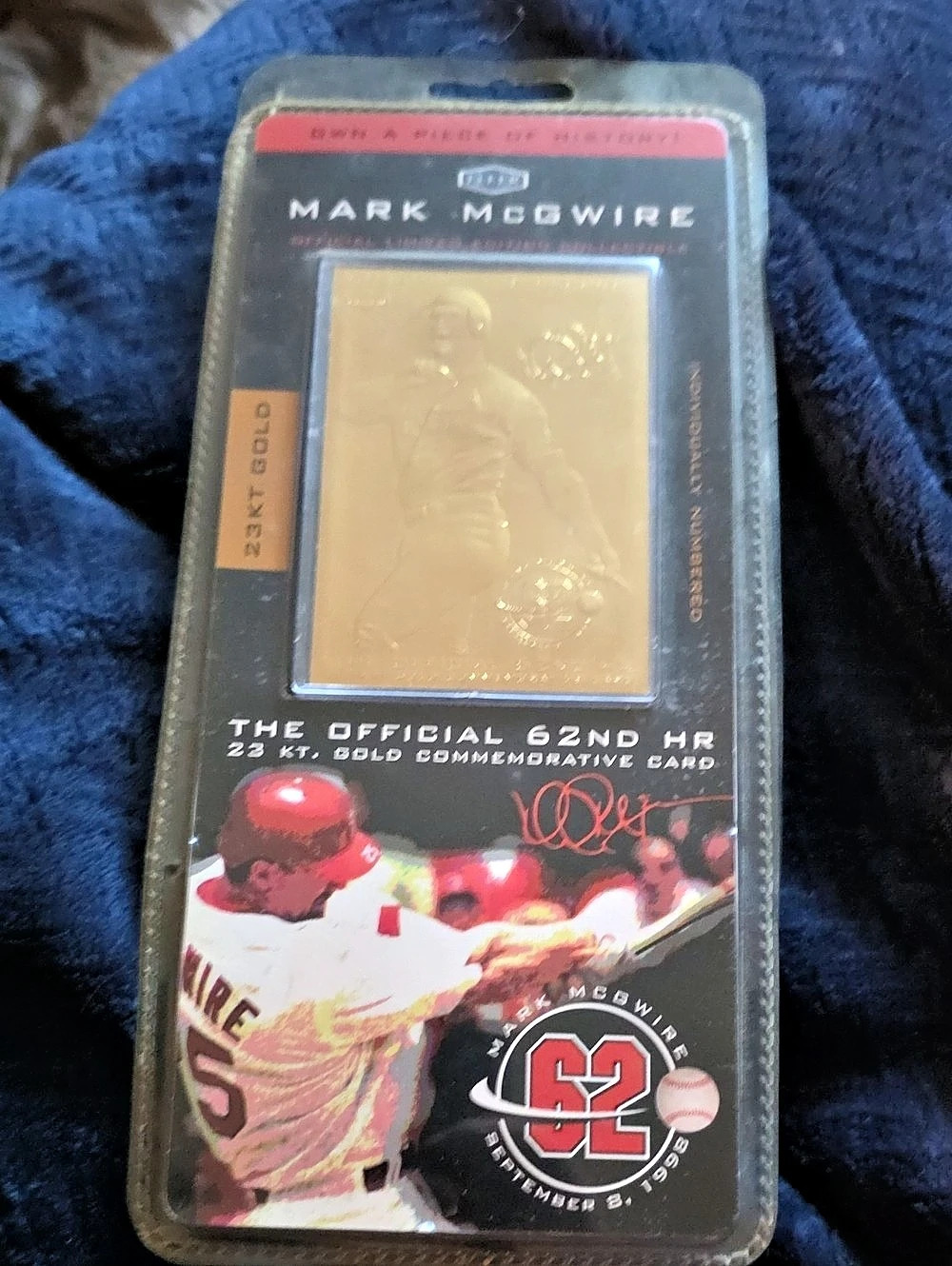 Mark McGwire The Official 62nd HR 23 KT Gold Commemorative Card 23K Gold